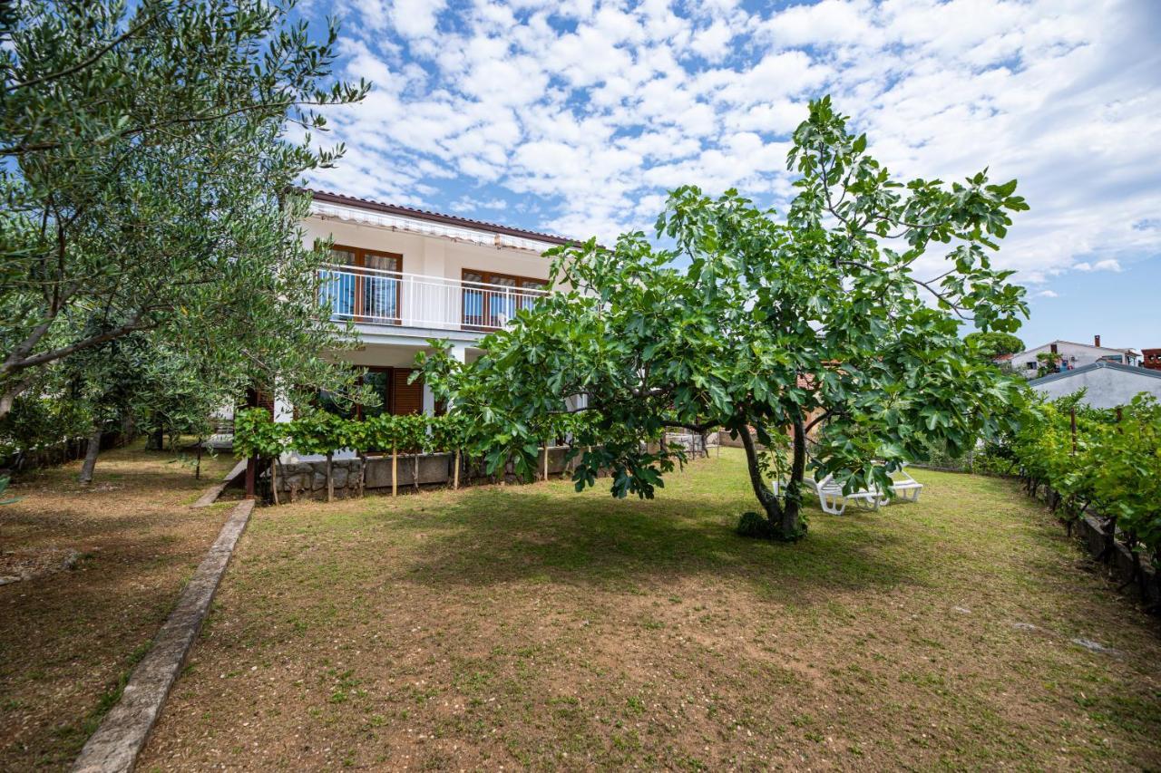 Apartments Vjeko Кърк Екстериор снимка