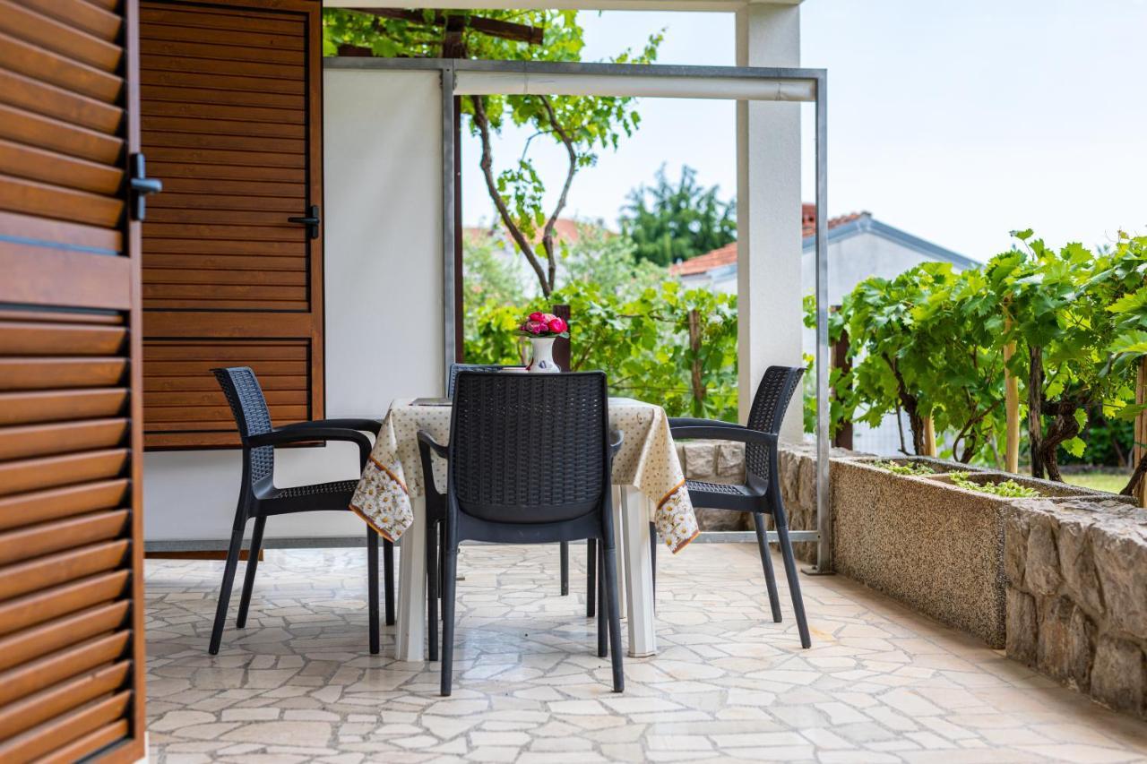 Apartments Vjeko Кърк Екстериор снимка